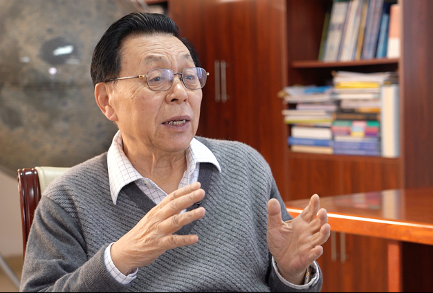 與月球背面建立聯(lián)系，而且測控和通信鏈路要暢通