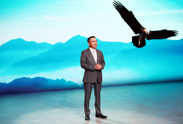 一定要在技術創(chuàng)新能力上力求突破，我們才會在全球的產業(yè)鏈中占據更高的地位