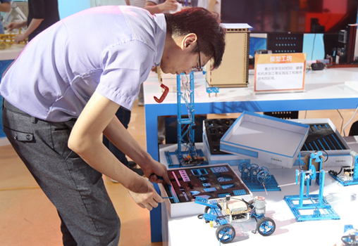 與機(jī)器人對話：體驗(yàn)語音智能交互