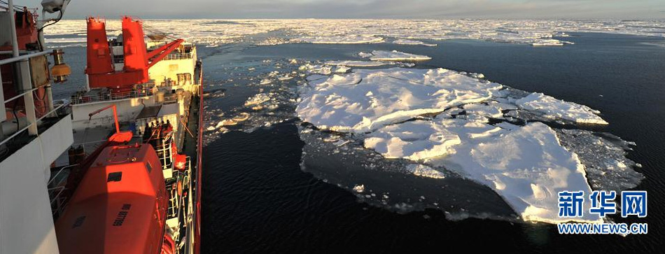 &ldquo;雪龍&rdquo;號航行在普里茲灣(高清)