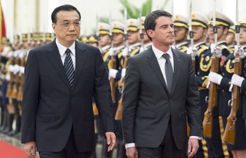 李克強(qiáng)舉行儀式歡迎法國(guó)總理瓦爾斯訪華