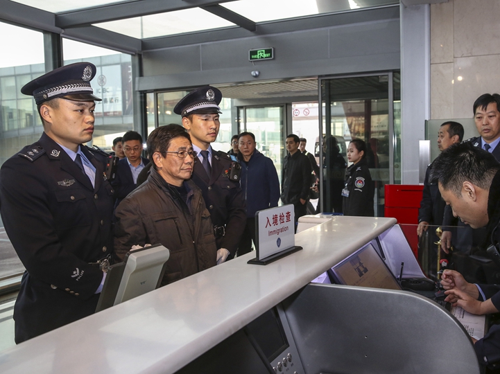 新華社評論員：狠剎&ldquo;四風(fēng)&rdquo;，嚴(yán)懲腐敗