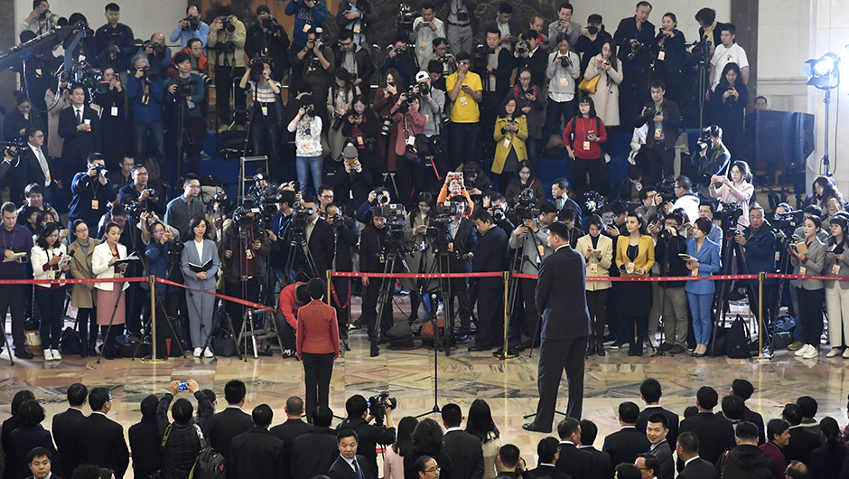 全國(guó)政協(xié)委員接受采訪(fǎng)