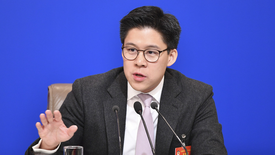 全國(guó)政協(xié)委員、中國(guó)香港體育協(xié)會(huì)暨奧林匹克委員會(huì)副會(huì)長(zhǎng)、霍英東集團(tuán)副總裁 霍啟剛