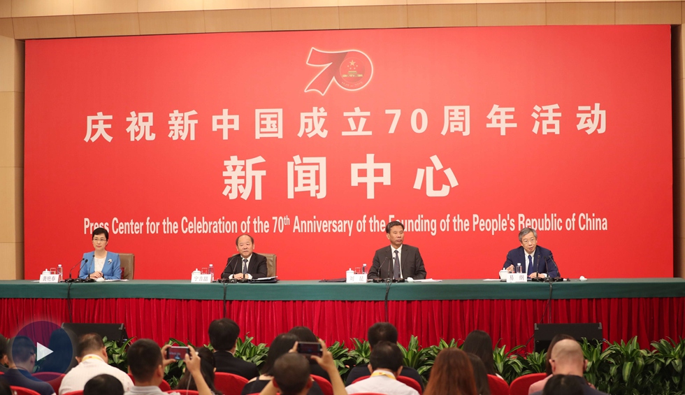 以新發(fā)展理念為引領(lǐng)，推進(jìn)中國(guó)經(jīng)濟(jì)平穩(wěn)健康可持續(xù)發(fā)展