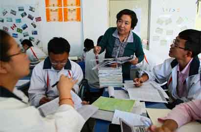 不讓一個(gè)學(xué)生掉隊(duì)&mdash;&mdash;記甘肅省嘉峪關(guān)市酒鋼三中教師閆桂珍