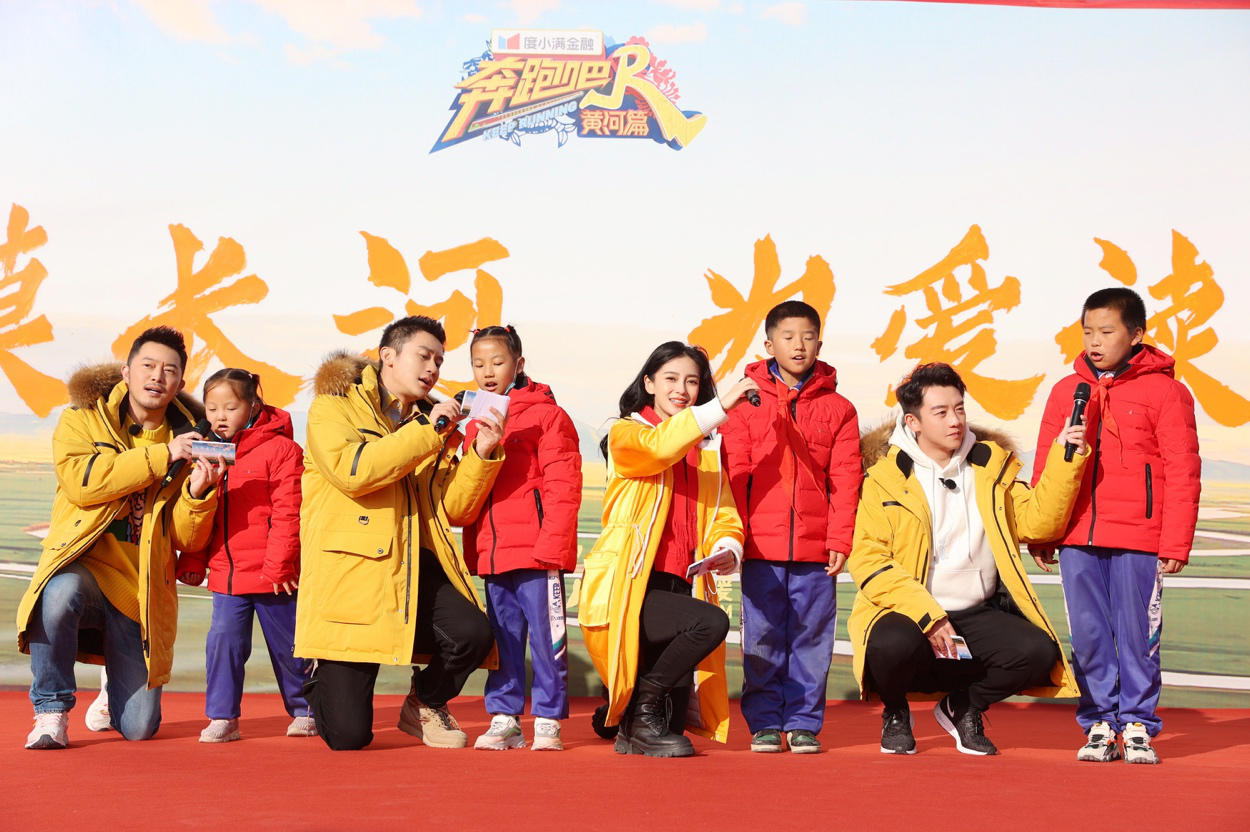 2020年11月18日，&ldquo;大漠長河，為愛讀詩&rdquo;多一克溫暖公益活動啟動儀式在寧夏中衛(wèi)市沙坡頭區(qū)郭灘學(xué)校舉行。&ldquo;跑男團&rdquo;成員李晨、楊穎、鄭愷、沙溢與&ldquo;多一克溫暖&rdquo;團隊攜手為學(xué)生們送去了海瀾之家的冬日溫暖。