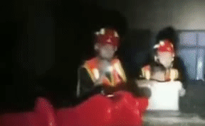 整理箱變小船 小朋友，消防員叔叔來了！