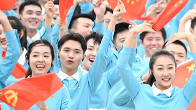 今天，這些歌在天安門(mén)廣場(chǎng)唱響