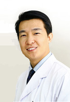 葉子?。罕本┟罓柲垦劭漆t(yī)院院長(zhǎng)