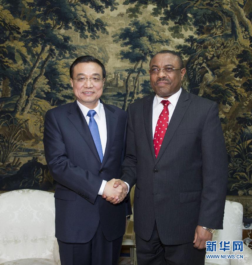 5月4日，中國國務(wù)院總理李克強(qiáng)在亞的斯亞貝巴與埃塞俄比亞總理海爾馬里亞姆舉行會(huì)談。  新華社記者 王曄 攝