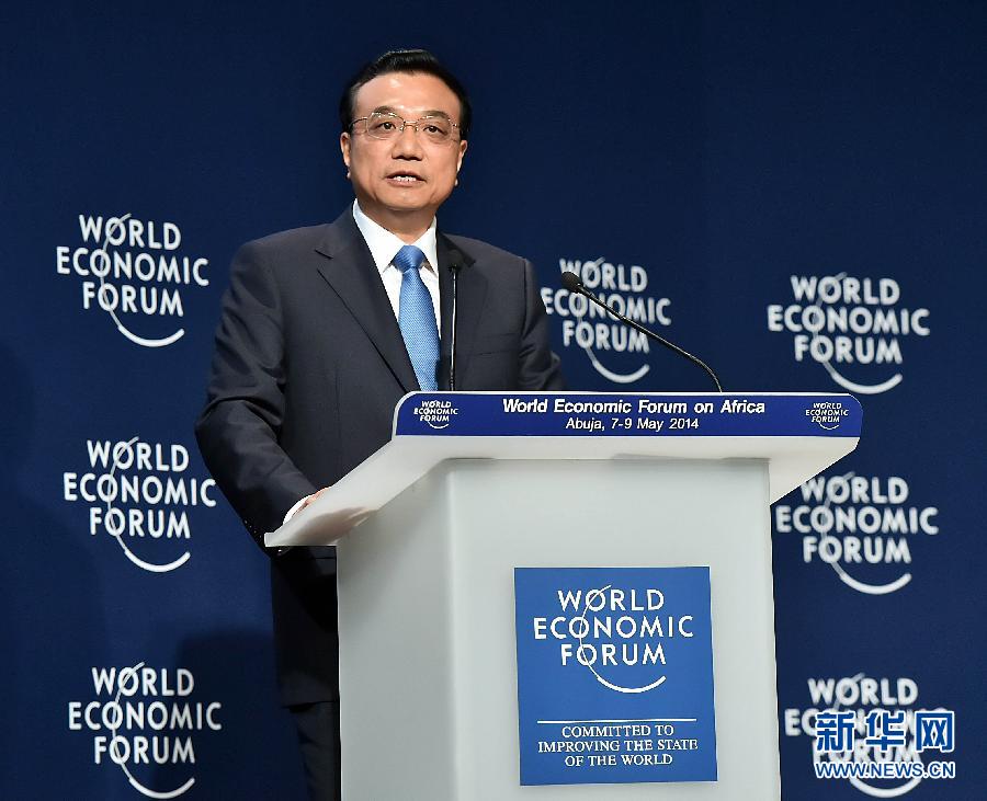 5月8日，中國(guó)國(guó)務(wù)院總理李克強(qiáng)在阿布賈出席第24屆世界經(jīng)濟(jì)論壇非洲峰會(huì)全會(huì)，發(fā)表題為《共同推動(dòng)非洲發(fā)展邁上新臺(tái)階》的特別致辭。新華社記者 李濤 攝 