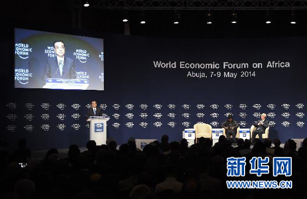 5月8日，中國(guó)國(guó)務(wù)院總理李克強(qiáng)在阿布賈出席第24屆世界經(jīng)濟(jì)論壇非洲峰會(huì)全會(huì)，發(fā)表題為《共同推動(dòng)非洲發(fā)展邁上新臺(tái)階》的特別致辭。新華社記者 李學(xué)仁 攝 