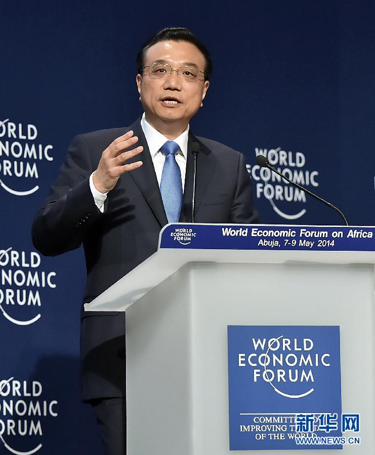 5月8日，國務(wù)院總理李克強在阿布賈出席第24屆世界經(jīng)濟論壇非洲峰會全會，發(fā)表題為《共同推動非洲發(fā)展邁上新臺階》的特別致辭。 新華社記者李濤 攝 