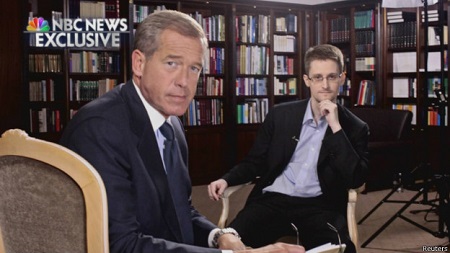 斯諾登稱，他曾作為美國中情局和國安局便衣特工在海外工作。