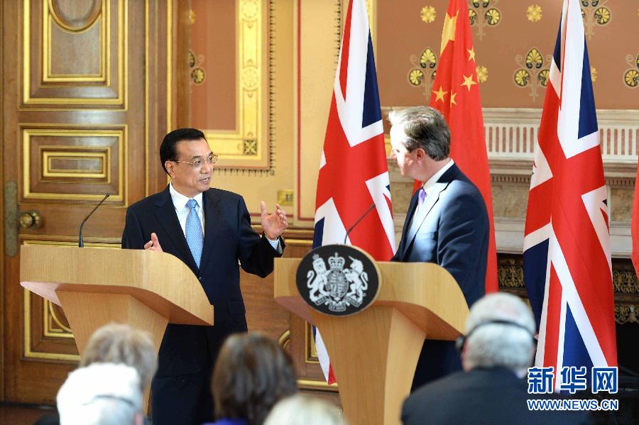 6月17日，中國(guó)國(guó)務(wù)院總理李克強(qiáng)同英國(guó)首相卡梅倫在倫敦舉行中英總理年度會(huì)晤后共同會(huì)見(jiàn)記者。新華社記者 李濤 攝
