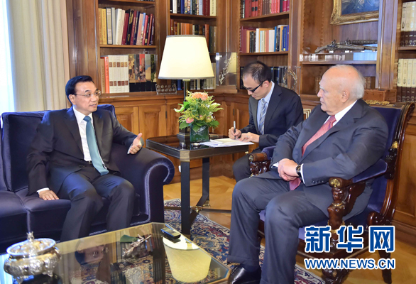 6月20日，國務(wù)院總理李克強(qiáng)在雅典總統(tǒng)府會(huì)見希臘總統(tǒng)帕普利亞斯。 新華社記者 李濤 攝