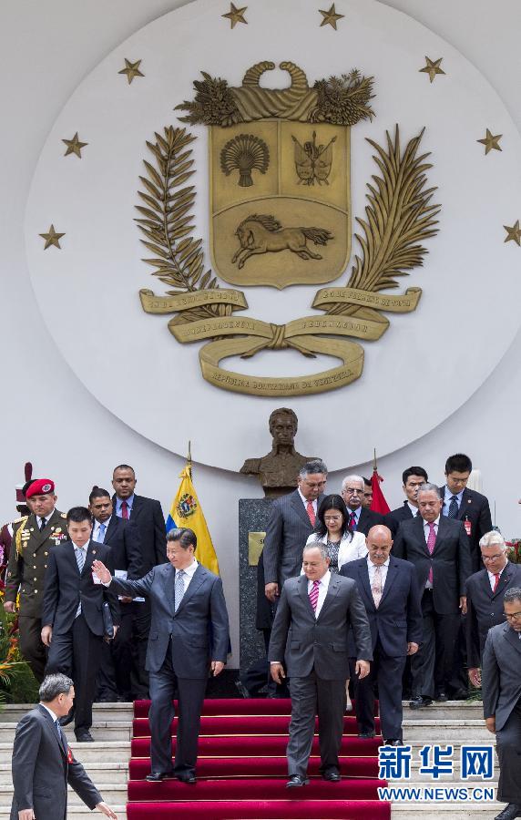 當(dāng)?shù)貢r(shí)間7月21日，國家主席習(xí)近平在加拉加斯會見委內(nèi)瑞拉全國代表大會主席卡韋略。 新華社記者 王曄 攝