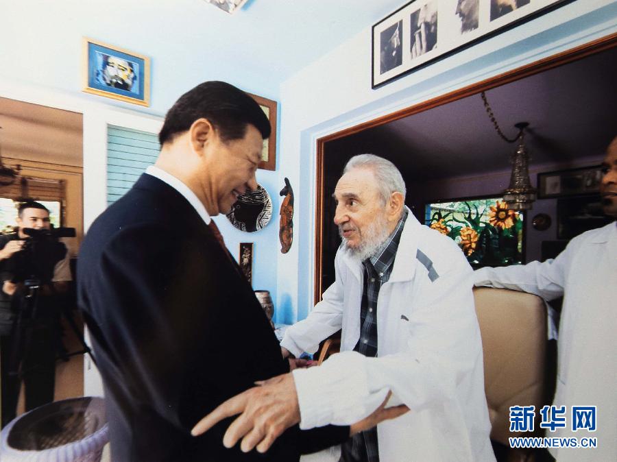 當(dāng)?shù)貢r間7月22日，國家主席習(xí)近平在哈瓦那親切探望古巴革命領(lǐng)袖菲德爾&middot;卡斯特羅。 新華社發(fā)