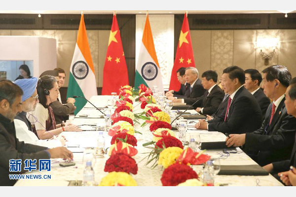 9月19日，國家主席習(xí)近平在新德里會見印度國大黨主席索尼婭&middot;甘地和前總理辛格。 新華社記者姚大偉攝