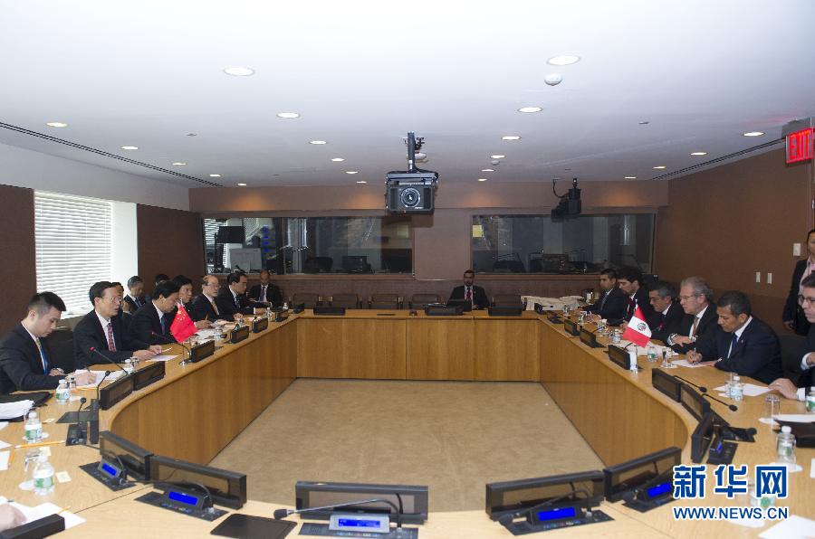 9月23日，出席聯(lián)合國氣候峰會的國家主席習(xí)近平特使、國務(wù)院副總理張高麗在紐約聯(lián)合國總部會見秘魯總統(tǒng)烏馬拉。 新華社記者 王曄 攝 