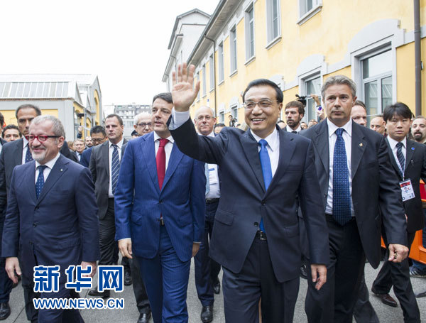 10月16日，中國(guó)國(guó)務(wù)院總理李克強(qiáng)在米蘭與意大利總理倫齊共同出席第五屆中意創(chuàng)新合作周大會(huì)并致辭。這是李克強(qiáng)抵達(dá)位于米蘭理工大學(xué)的會(huì)場(chǎng)。新華社記者王曄攝