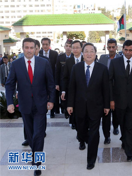 11月9日，正在約旦進(jìn)行正式友好訪問的全國政協(xié)主席俞正聲在安曼會(huì)見約旦眾議院代議長薩法迪。 新華社記者 劉衛(wèi)兵 攝 