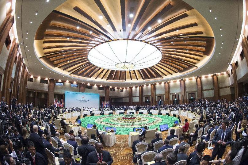  11月13日，中國(guó)國(guó)務(wù)院總理李克強(qiáng)在緬甸內(nèi)比都出席第九屆東亞峰會(huì)。 新華社記者 王曄 攝