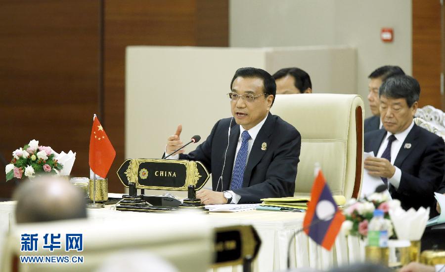 11月13日，中國(guó)國(guó)務(wù)院總理李克強(qiáng)在緬甸內(nèi)比都出席第17次中國(guó)－東盟（10+1）領(lǐng)導(dǎo)人會(huì)議。這是李克強(qiáng)在會(huì)上講話。 新華社記者 鞠鵬 攝