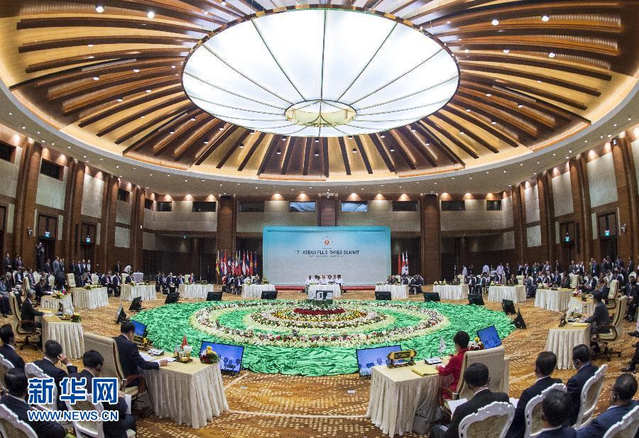 11月13日，中國國務(wù)院總理李克強(qiáng)在緬甸首都內(nèi)比都出席第17次東盟與中日韓（10+3）領(lǐng)導(dǎo)人會議。 新華社記者 王曄 攝