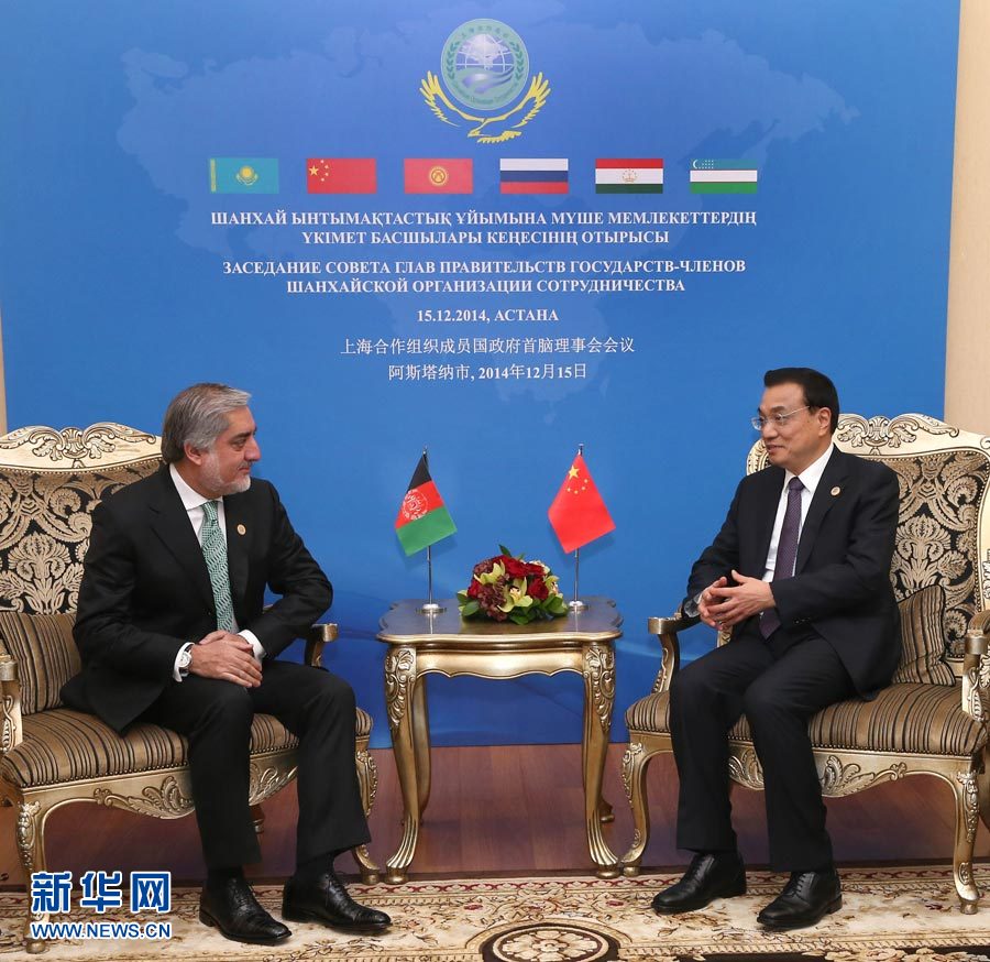 12月15日，中國國務(wù)院總理李克強(qiáng)在阿斯塔納會見阿富汗首席執(zhí)行官阿卜杜拉。 新華社記者 龐興雷 攝