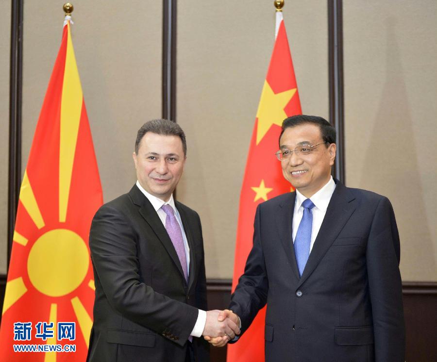 12月17日，中國(guó)國(guó)務(wù)院總理李克強(qiáng)在貝爾格萊德會(huì)見(jiàn)馬其頓總理格魯埃夫斯基。 新華社記者劉力航攝 