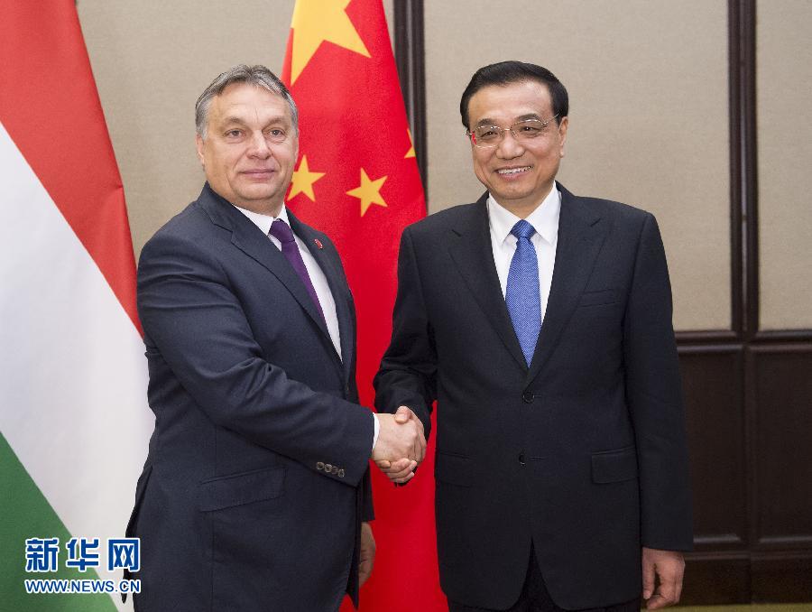 12月17日，中國國務(wù)院總理李克強(qiáng)在貝爾格萊德會(huì)見匈牙利總理歐爾班。 新華社記者黃敬文攝 
