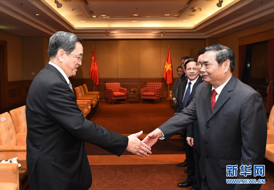 12月25日至27日，中共中央政治局常委、全國(guó)政協(xié)主席俞正聲對(duì)越南進(jìn)行正式訪問(wèn)。這是12月25日，俞正聲在河內(nèi)會(huì)見(jiàn)越共中央書記處常務(wù)書記黎鴻英。 新華社記者劉建生攝