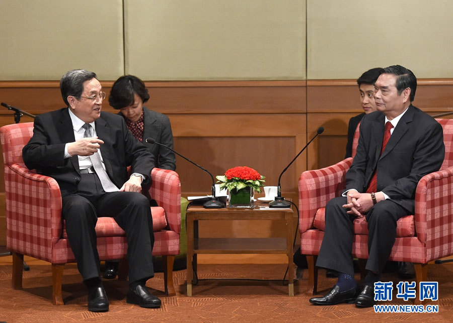 12月25日至27日，中共中央政治局常委、全國(guó)政協(xié)主席俞正聲對(duì)越南進(jìn)行正式訪問(wèn)。這是12月25日，俞正聲在河內(nèi)會(huì)見(jiàn)越共中央書記處常務(wù)書記黎鴻英。 新華社記者劉建生攝