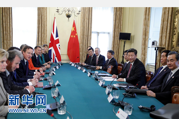 10月21日，國(guó)家主席習(xí)近平在倫敦唐寧街首相府同英國(guó)首相卡梅倫舉行會(huì)談。 新華社記者 鞠鵬 攝 