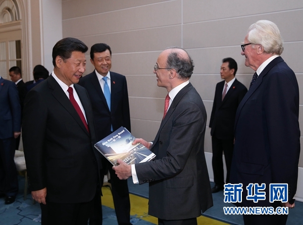 10月22日，國家主席習(xí)近平在倫敦集體會見英國前首相布朗等英國友人。新華社記者 龐興雷 攝 