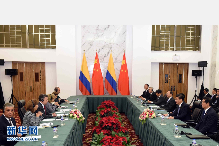 11月18日，國(guó)家主席習(xí)近平在菲律賓馬尼拉會(huì)見(jiàn)哥倫比亞總統(tǒng)桑托斯。 新華社記者 饒愛(ài)民 攝