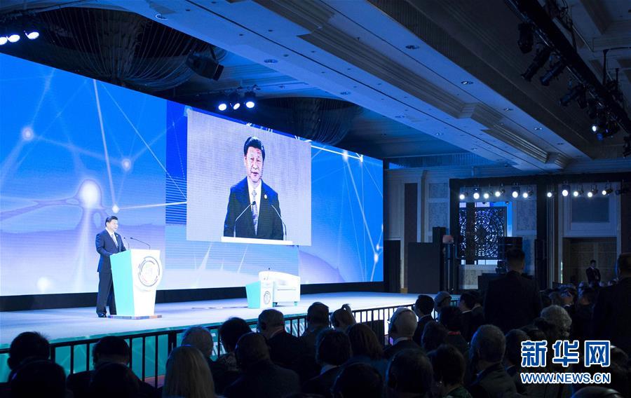 11月18日，國家主席習近平在菲律賓馬尼拉出席亞太經(jīng)合組織（APEC）工商領(lǐng)導人峰會并發(fā)表主旨演講。 新華社記者 王曄 攝 