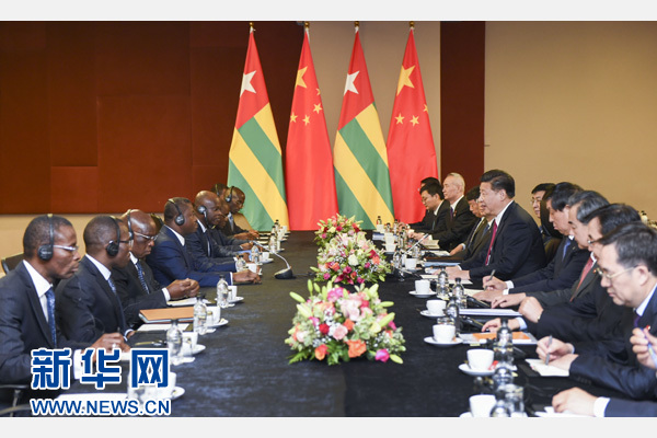 12月3日，國家主席習(xí)近平在約翰內(nèi)斯堡會(huì)見多哥總統(tǒng)福雷。新華社記者 謝環(huán)馳 攝 