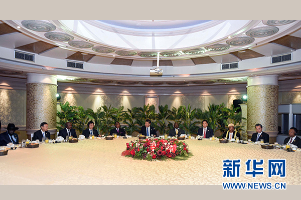 12月4日，國家主席習(xí)近平在約翰內(nèi)斯堡集體會見13位非洲國家領(lǐng)導(dǎo)人。 新華社記者 謝環(huán)馳 攝