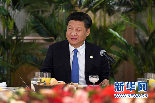 12月4日，國家主席習(xí)近平在約翰內(nèi)斯堡集體會見13位非洲國家領(lǐng)導(dǎo)人。 新華社記者 謝環(huán)馳 攝