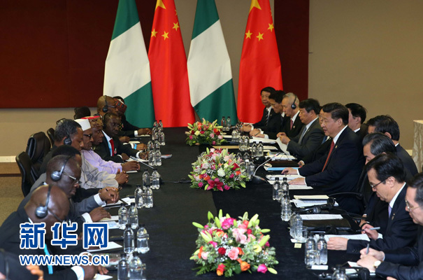 12月4日，國家主席習近平在約翰內(nèi)斯堡會見尼日利亞總統(tǒng)布哈里。 新華社記者 龐興雷 攝 