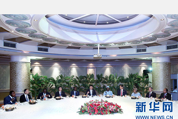 12月5日，國家主席習(xí)近平在約翰內(nèi)斯堡再次集體會見17位非洲國家領(lǐng)導(dǎo)人。 新華社記者 姚大偉 攝