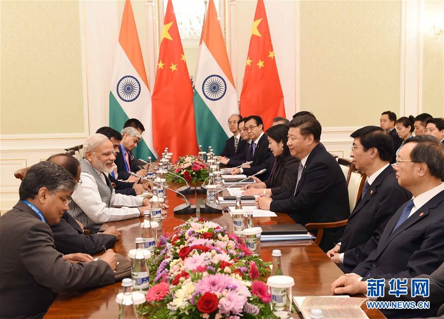 6月23日，國家主席習(xí)近平在烏茲別克斯坦塔什干會見印度總理莫迪。新華社記者 饒愛民攝