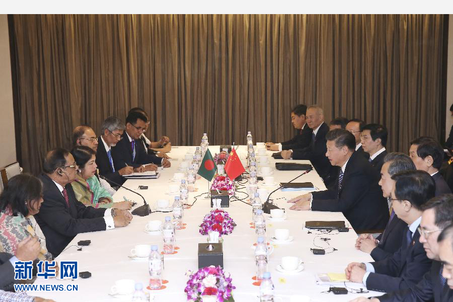 10月14日，國家主席習近平在達卡會見孟加拉國國民議會議長喬杜里。 新華社記者龐興雷攝 