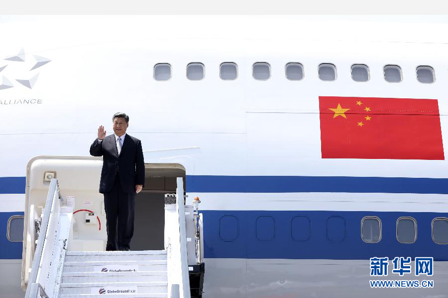 10月15日，國家主席習(xí)近平抵達印度果阿，應(yīng)印度總理莫迪邀請，出席金磚國家領(lǐng)導(dǎo)人第八次會晤。 新華社記者蘭紅光攝 