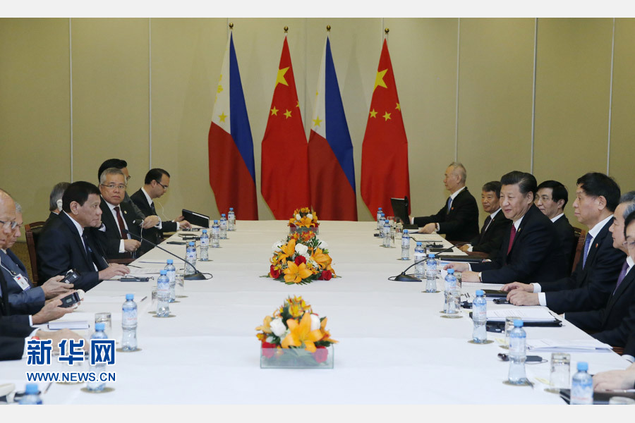 11月19日，國(guó)家主席習(xí)近平在利馬會(huì)見(jiàn)菲律賓總統(tǒng)杜特爾特。新華社記者 鞠鵬 攝