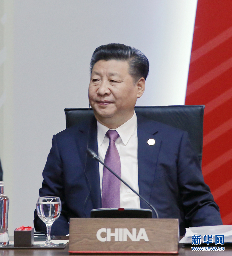 11月20日，亞太經(jīng)合組織第二十四次領(lǐng)導(dǎo)人非正式會(huì)議在秘魯利馬舉行。國(guó)家主席習(xí)近平出席并發(fā)表題為《面向未來(lái)開(kāi)拓進(jìn)取促進(jìn)亞太發(fā)展繁榮》的重要講話。 新華社記者 鞠鵬 攝