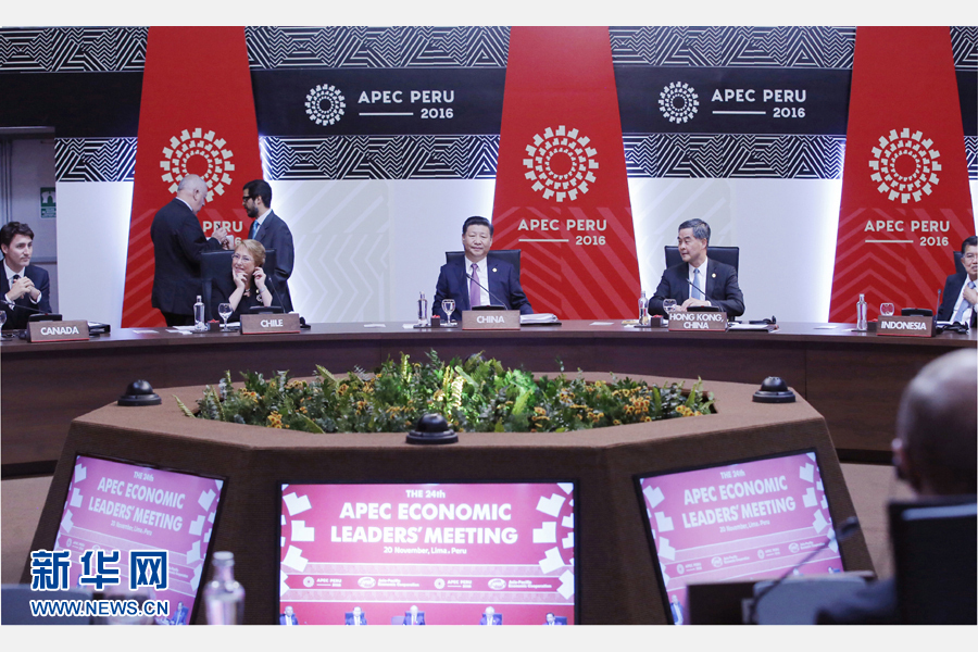 11月20日，亞太經(jīng)合組織第二十四次領(lǐng)導(dǎo)人非正式會(huì)議在秘魯利馬舉行。國(guó)家主席習(xí)近平出席并發(fā)表題為《面向未來(lái)開(kāi)拓進(jìn)取促進(jìn)亞太發(fā)展繁榮》的重要講話。 新華社記者 鞠鵬 攝